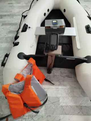 Barca hinchable Turemar con sonda Garmin