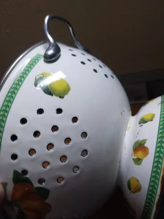 Portafrutta decorato con pere