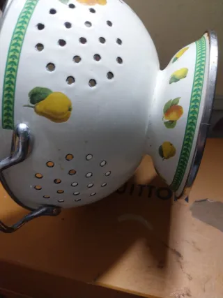 Portafrutta decorato con pere