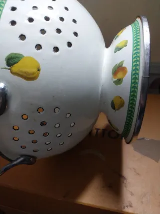 Portafrutta decorato con pere