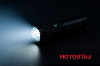 Linterna LED táctica TAUTTER recargable USB — Nuev