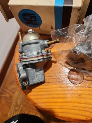 Bombas de combustible SEAT 600 (2 unidades)