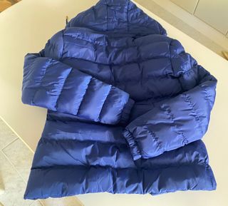 Cazadora de invierno azul con capucha