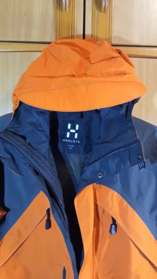 Chaqueta Nieve Naranja y Azul goretex haglöfs