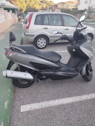 Scooter Suzuki 125cc Gris