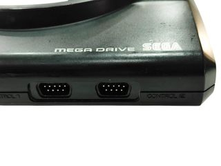 CONSOLA SEGA MEGA DRIVE 1601 + MANDO GENERICO + MANDO ORIGINAL