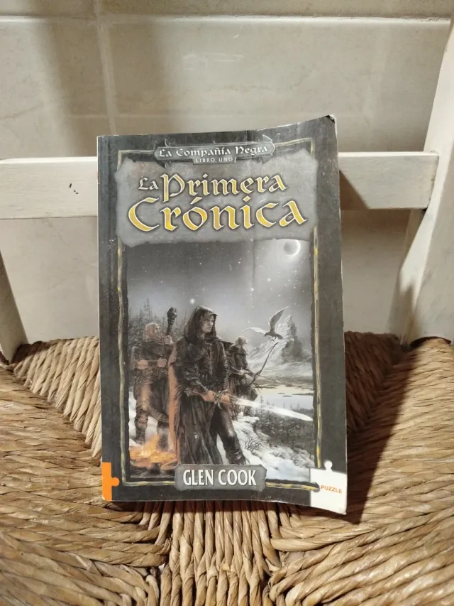 La primera crónica, Glen Cook