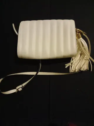 Bolso Moschino Blanco con Detalles Dorados