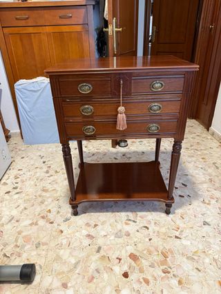 Mesa auxiliar cubertería/costura madera