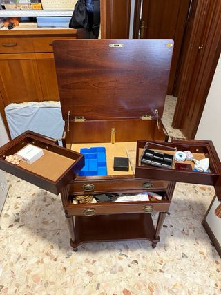 Mesa auxiliar cubertería/costura madera