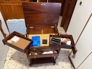 Mesa auxiliar cubertería/costura madera