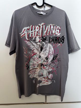 Camiseta Estampada Thriving in Chaos