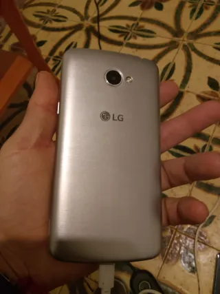 LG K5 Teléfono Móvil con wassap  y funciona
