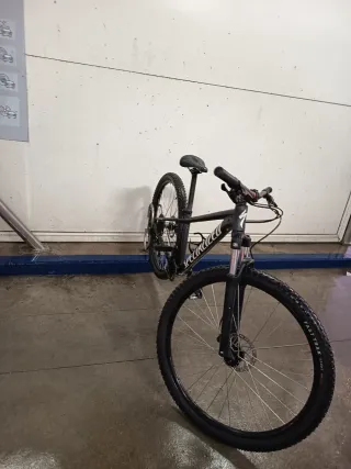 Bicicleta Specialized Rockopper 2025