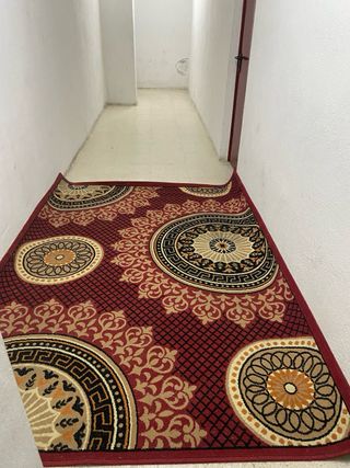 Alfombra grande de salón roja