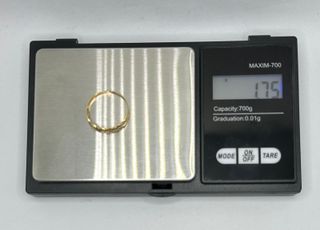 Anillo de oro de 18k circonitas, 1.75 g, T-18.