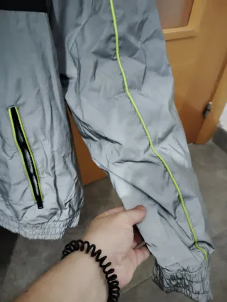 Chaqueta Reflectante Bershka Gris y Negra