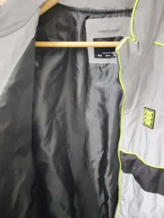 Chaqueta Reflectante Bershka Gris y Negra
