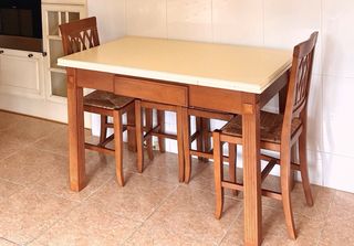 Mesa de cocina extensible y sillas