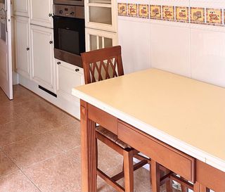 Mesa de cocina extensible y sillas