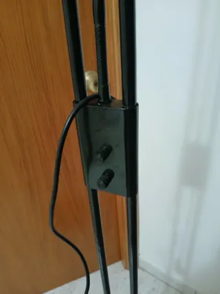 Lámpara de pie negra