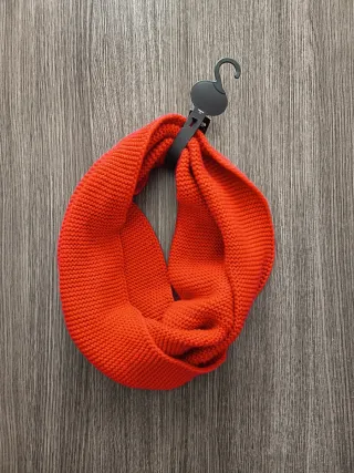 Bufanda infinita roja sin estrenar