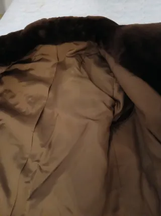 Abrigo de piel marrón