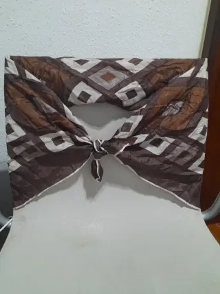 Pañuelo elegante cuello estampado