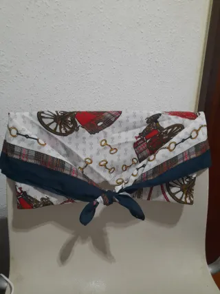 Pañuelo elegante cuello estampado