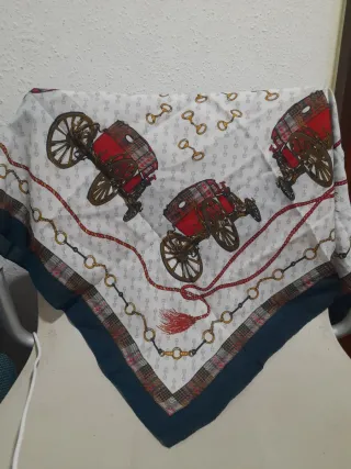 Pañuelo elegante cuello estampado