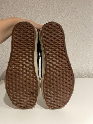 Zapatillas Vans Negras con Raya Blanca