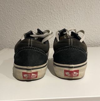 Zapatillas Vans Negras con Raya Blanca