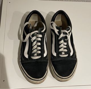 Zapatillas Vans Negras con Raya Blanca