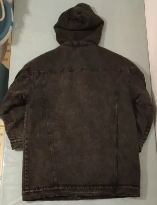 Cazadora vaquera con capucha y forro interior