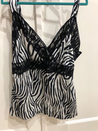 Blusa de seda con estampado cebra y encaje