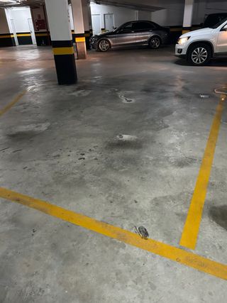 alquilo plaza de garaje. Salida al secano.