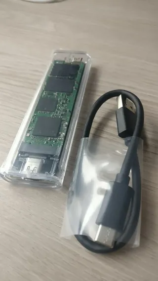 Carcasa Externa M.2 NVMe SSD Transparente
