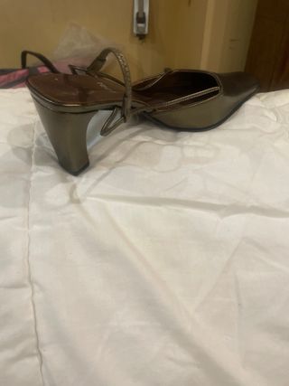 Zapatos LODI dorados destalonados