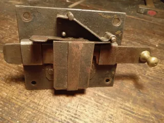 Serratura antica con chiave da collezione