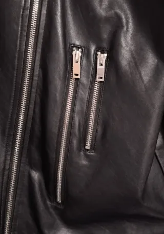 Chaqueta de cuero negra