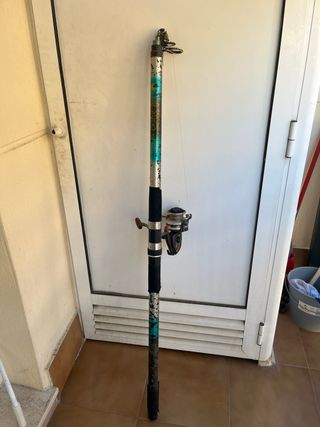 4 Cañas de pescar 2 pequeñas,2 grandes y carretes