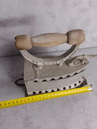 Plancha antigua de hierro fundido