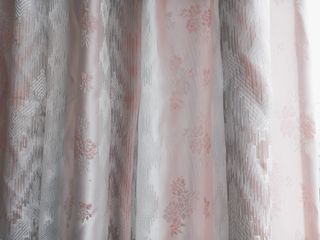 Cortinones Damasco Gris y Rosa Palido