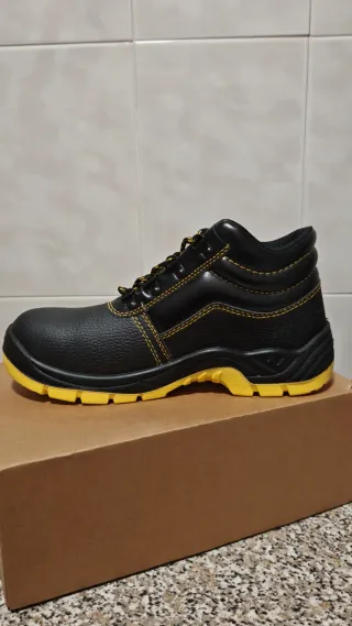 Botas de seguridad puntera y suela