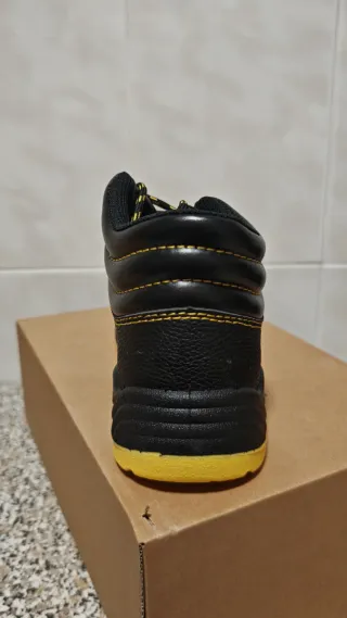 Botas de seguridad puntera y suela