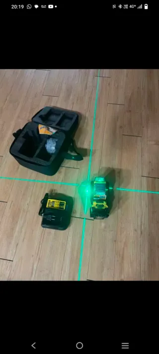 Nivel Láser DeWalt + Cargador + Bolso