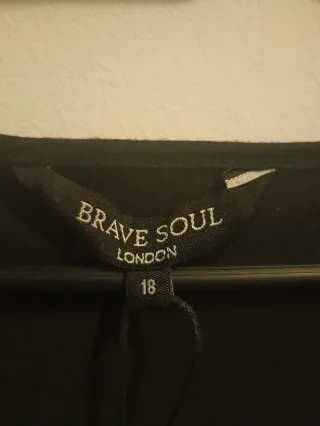 Vestido negro con volantes