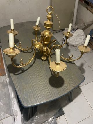 Lámpara de salón dorada