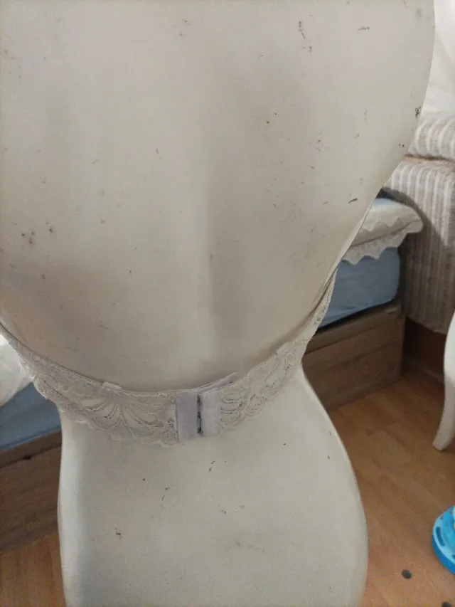 Sujetador blanco encaje roto