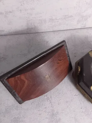 Pisa papeles antiguo y cenicero a juego